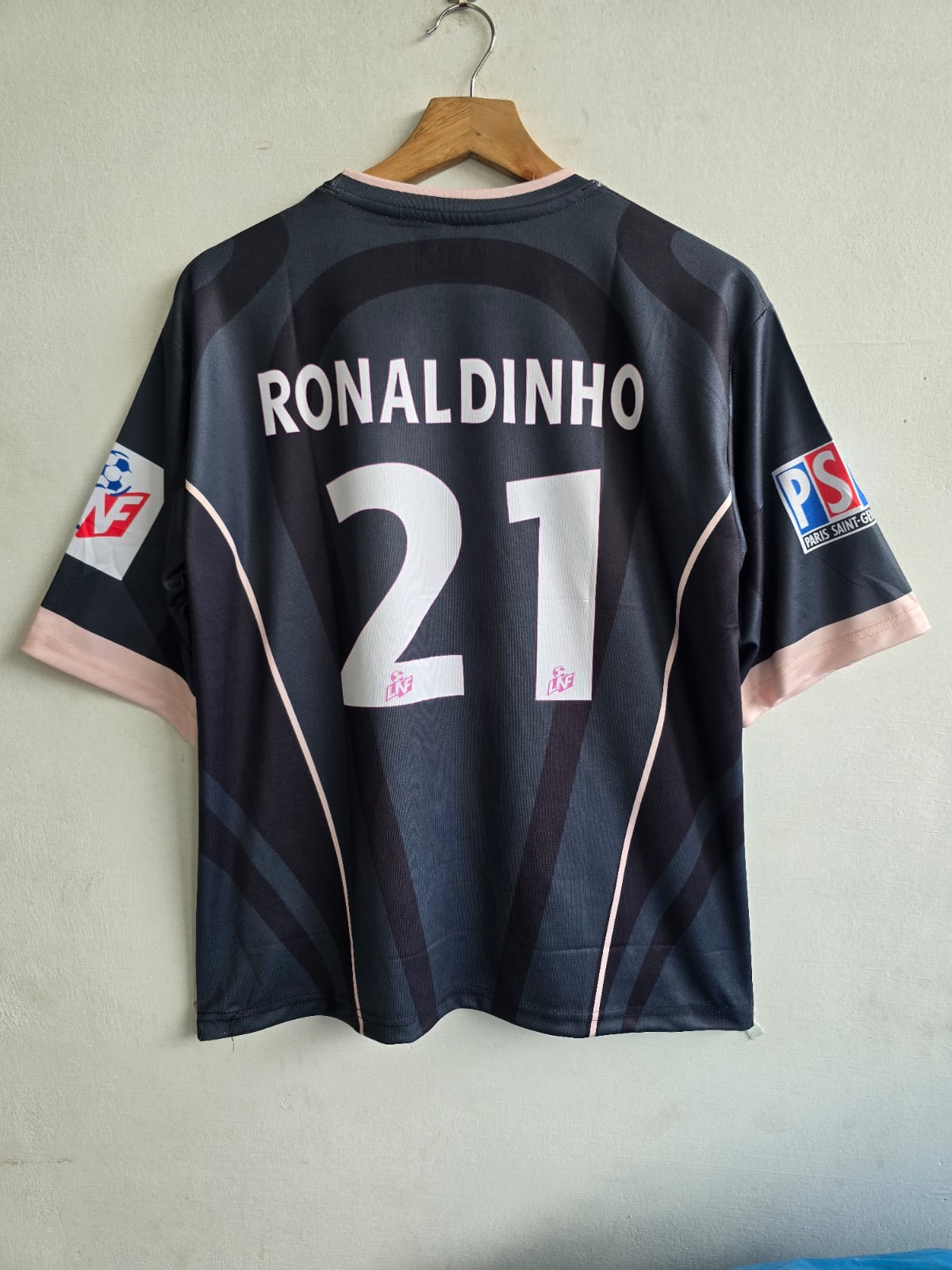 PSG 2001-2002 Third  (RONALDINHO) - View 2